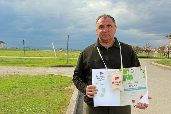 s nagradom