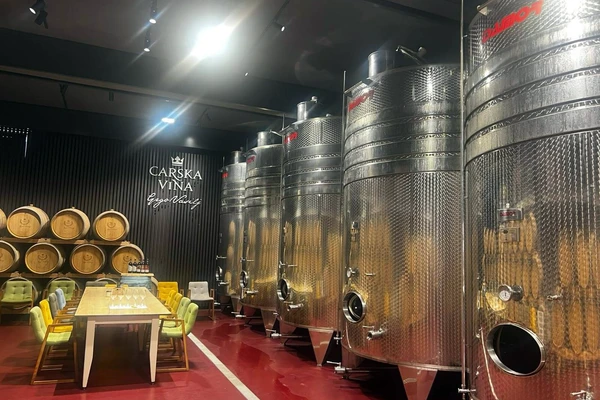 inox spremnici i hrastova burad